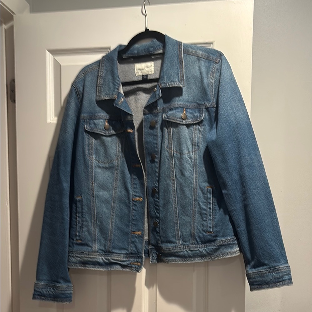 Blue Jean Jacket with Classic Design and Subtle Distressing